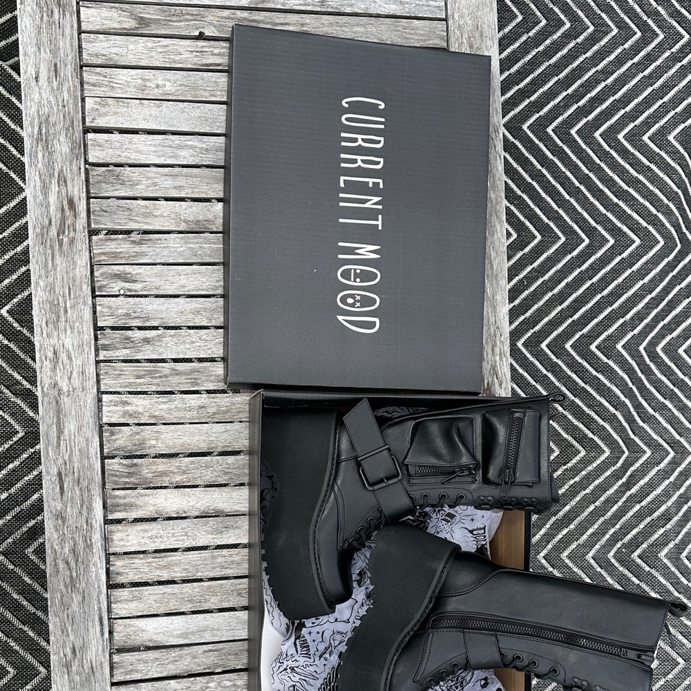 Current Mood Obsidian Platform Zip Up Boots - Picture 10 of 12